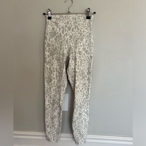 Lululemon Athletica Gray Leopard Patterned Leggings 25” Inseam